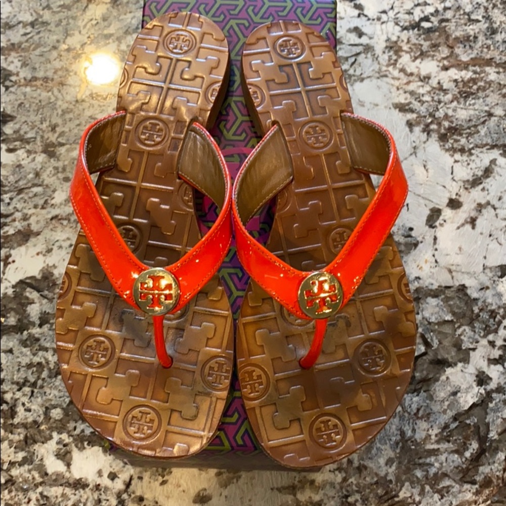 Tory Burch  orange paten leather sandals sz 8